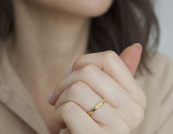 Aliança de Casamento V Ouro 18k - Imagem 2