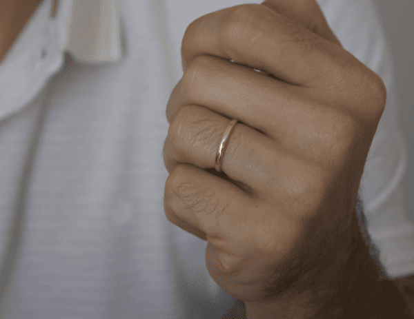 Alianças de Casamento Anatômica Ouro 18k - Imagem 2